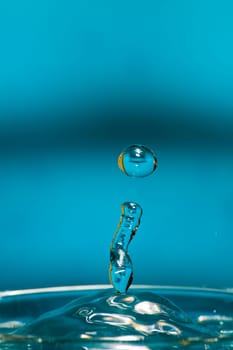 drop of water that returns to form a column