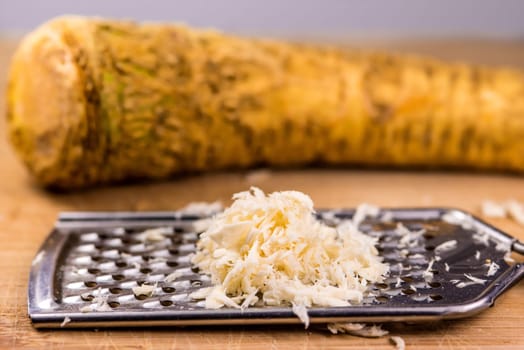 horseradish, whole piece and grated