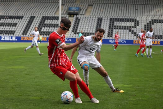 Comeback:Roland Sallei (SC Freiburg II with face mask) in the duel with Kamer Krasniqi (VfB Oldenburg) at the game of the 3. FBL: 22-23: 14. Sptg. SC Freiburg II vs VfB Oldenburg.. DFL REGULATIONS PROHIBIT ANY USE OF PHOTOGRAPHS AS IMAGE SEQUENCES AND/OR QUASI-VIDEONann.. Photo: Joachim Hahne/johapress