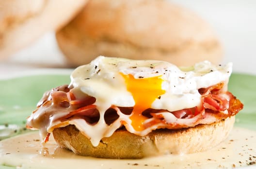 Eggs benedict served on green plate