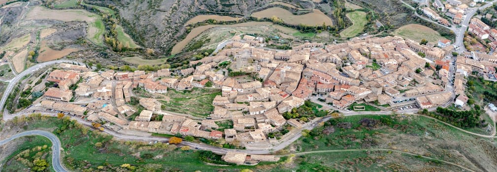 Sos del Rey Catolico, in the foreground stands the Parador Nacional de Turismo, Zaragoza, Aragon, Spain