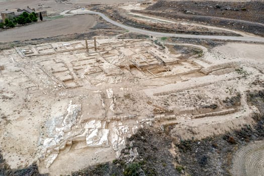 The Banales Iberian-Roman site corresponds to a city that has not been identified. It is located in the municipality of Uncastillo, but it is accessed from the town of Layana, very close to Sadaba.