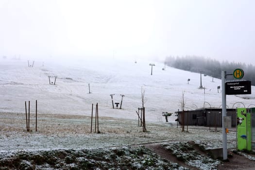 First onset of winter in the Black Forest. With the cold air and temperatures below freezing,winter has arrived in the night to Saturday as here at Seebuck am Feldberg (district Breisgau-Hochschwarzwald). Thus,the highest elevation of the country covered a 5 centimeters high fresh snow cover. .. However,the important thoroughfares,such as the B317 federal route,were still snow-free for motorists. ..
