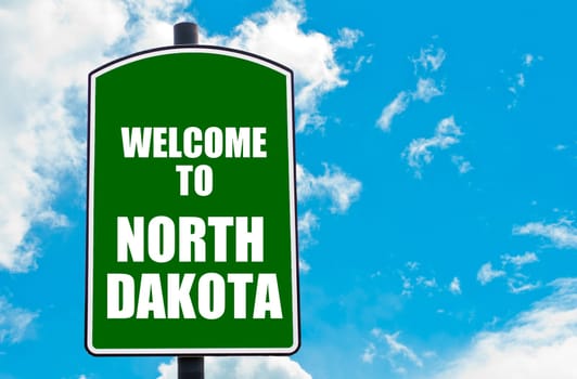 Green road sign with greeting message WELCOME TO ORLANDO isolated over clear blue sky background with available copy space. Travel destination concept  image