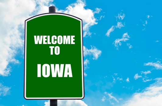 Green road sign with greeting message WELCOME TO ORLANDO isolated over clear blue sky background with available copy space. Travel destination concept  image
