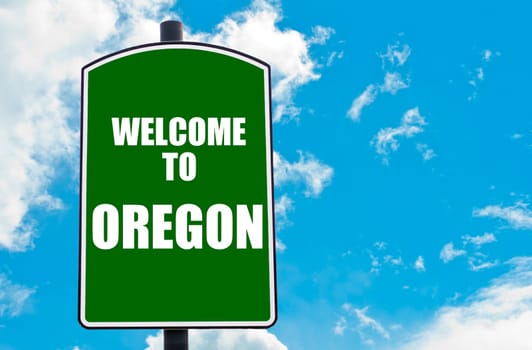 Green road sign with greeting message WELCOME TO ORLANDO isolated over clear blue sky background with available copy space. Travel destination concept  image