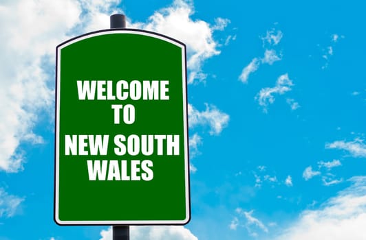 Green road sign with greeting message WELCOME TO ORLANDO isolated over clear blue sky background with available copy space. Travel destination concept  image