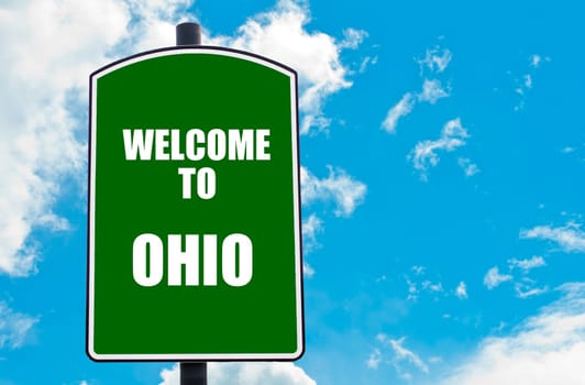 Green road sign with greeting message WELCOME TO ORLANDO isolated over clear blue sky background with available copy space. Travel destination concept  image
