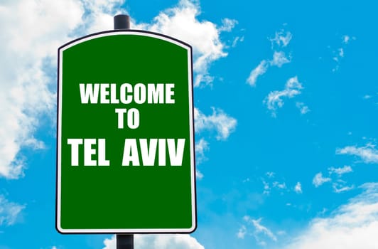 Green road sign with greeting message WELCOME TO ORLANDO isolated over clear blue sky background with available copy space. Travel destination concept  image