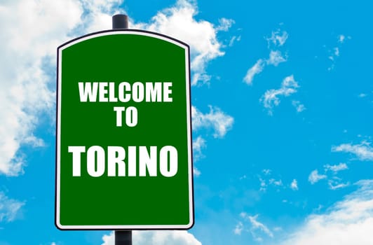 Green road sign with greeting message WELCOME TO ORLANDO isolated over clear blue sky background with available copy space. Travel destination concept  image