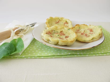 Oven-baked egg cakes with asparagus and ham
