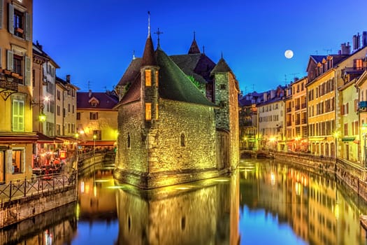 Palais de l&#39 Ile jail and canal in Annecy old city by night, France, HDR