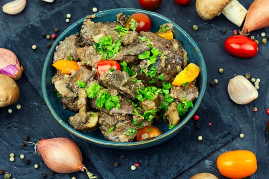 Chicken liver prepared with mushrooms and tomatoes. Liver in Georgian