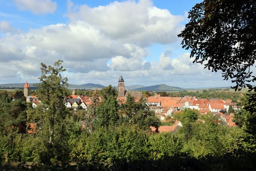 Blick vom Burgberg auf die historische Altstadt von Grebenstein mit der evangelischen Liebfrauenkirche, Deutschland, Hessen