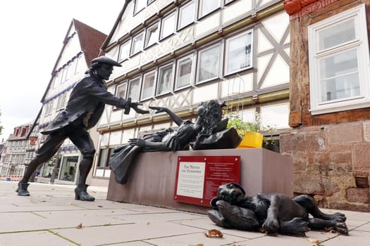 Denkmal zum Märchen von Dornroeschen am Marktplatz in der historischen Altstadt, Hessen, Deutschland, Dornroeschenstadt Hofgeismar