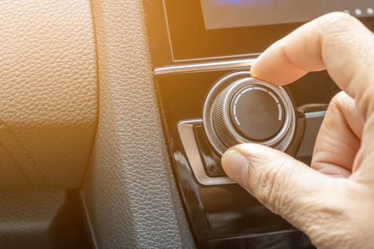 Adjust the air conditioner in the car