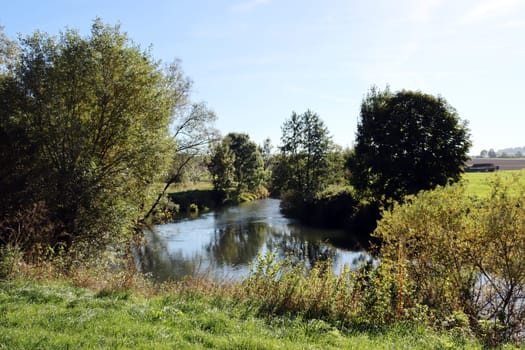 naturbelassene Diemel bei Trendelburg, Hessen, Deutschland