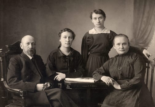 A vintage photo portrait from 1914 of Russian family.