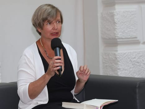 Schriftstellerin Jenny Erpenbeck bei einer Buchlesung am 03.08.2022 in Magdeburg