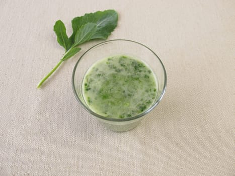 Green smoothie with kohlrabi leaves