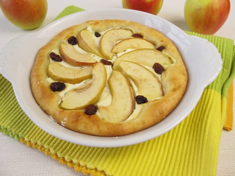Apple pizza with raisins