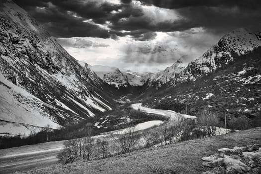Descent from Gairanger glacier in Norway to the valley in snow and sunshine. A great vacation country