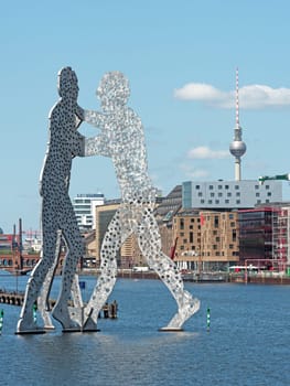 Sculpture Molecul Man in the Spree