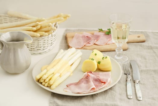 Asparagus with potatoes,cooked ham and hollandaise sauce