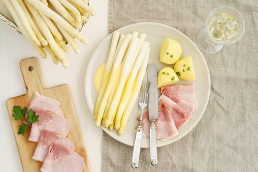 Asparagus with potatoes,cooked ham and hollandaise sauce