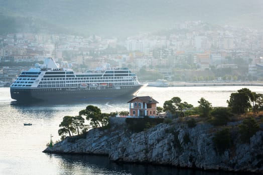 Cruise ship arrives port of Sibenik