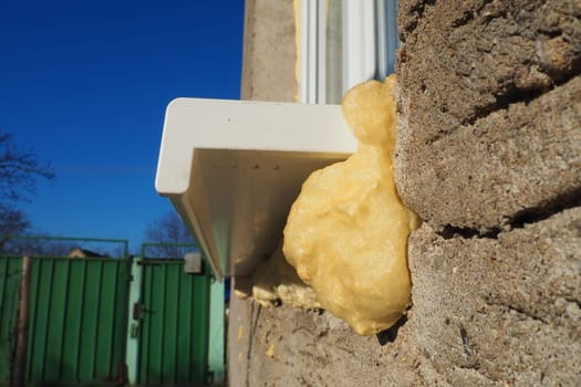 Mounting foam - polyurethane foam sealant. The foam consists of methylene diphenyl diisocyanate and polyols. In the production of foam, various auxiliary agents, catalysts, blowing agent, stabilizers