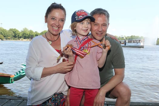 Annette Heinrich,Noah & Andreas Brucker,dragon boat race of the Michael Stich Foundation,Aslter Hamburg,12.06.2015