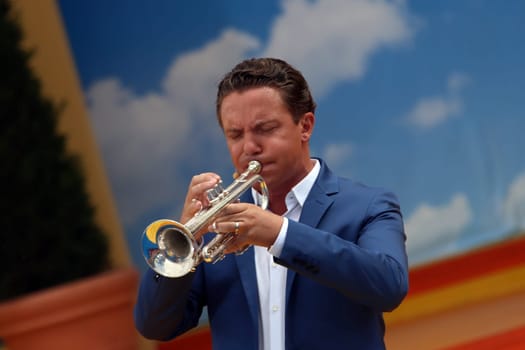 Stefan Mross (singer / presenter / entertainer) plays the trumpet and makes thick cheeks - ARD-TV-show "Always again on Sundays"". The entertainment show on Sunday morning at Europapark Rust with Stefan MROSS from 14.06.2015"