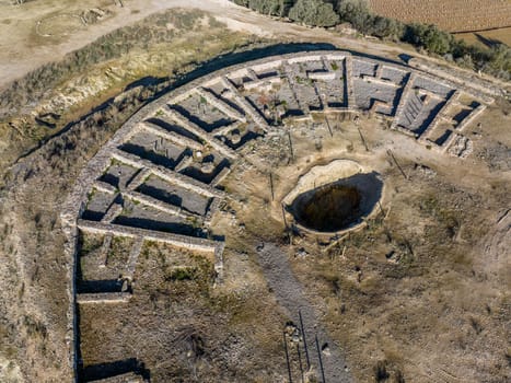 Iberian site of the Estinclells, 3rd century BC, in Verdu. Formed by defensive elements, a moat and a wall, a battery of houses and a raft arranged around a cobbled street. Header Detail
