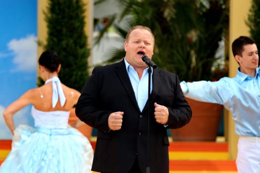 World champion in asparagus peeling: Steffen HINKELMANN - ARD-TV-show "Always again on Sundays"". The entertainment show on Sunday morning at Europapark Rust with Stefan MROSS from 14.06.2015"