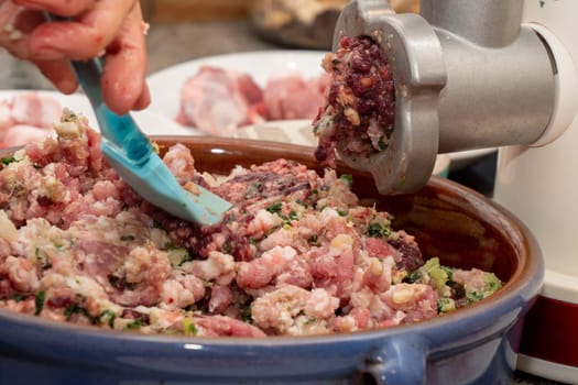 the process of preparing forcemeat by means of a meat grinder