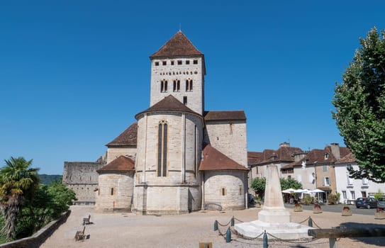 The apse of the Saint-André church in Sauveterre-de-Béarn