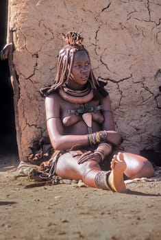 May 15, 2005. portrait of unidentified Himba woman  with the traditional hairstyle, necklace and the typical ochre tinted skin. Epupa Falls, Kaokoland or Kunene Province, Namibia, Africa