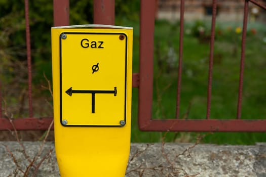 Yellow small labelling plate Gas Empty, Polish language