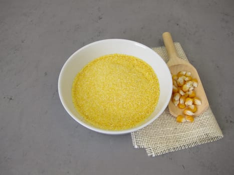 Corn semolina in a shallow bowl and maize kernels