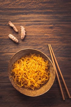 Curcuma seaweed noodles made from alginate (Sodium Alginate). Fresh kelp noodles as healthy alternative