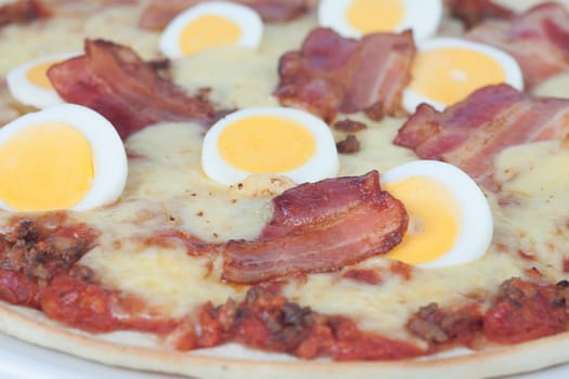 Close-up of a pizza with ham and egg