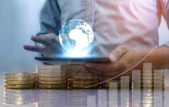 Investor online saving concept, Online Investment Savings, Online Stock Investors, Internet Financial Transactions, Save Monney for Investors Using Internet to Trade Stocks or Trade Fund