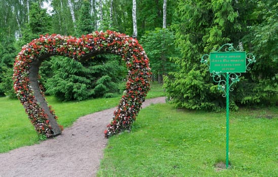 Big Heart (topiary figure) of fresh flowers
