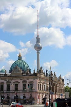 Deutsches Historisches Museum, dahinter Berliner Dom und Fernsehturm, Deutschland, Berlin