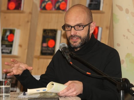 deutscher Politiker (Die PARTEI ) und Autor Marco Bülow bei einer Lesung zu seinem Buch Lobbyland am 02.02.2023 in Magdeburg