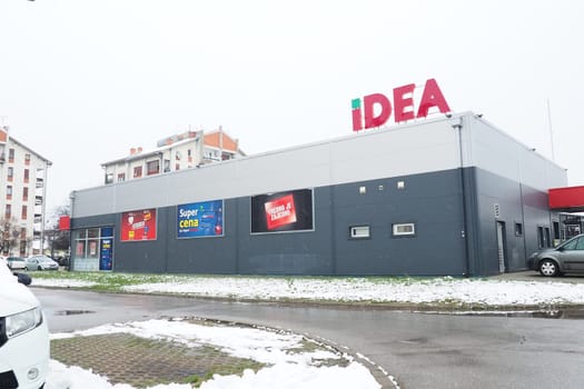 Sremska Mitrovica, Serbia, January 27, 2023 Logo of Idea on a supermarket. Part of Agrocor Konzum Mercator, Idea is a retail brand of supermarkets from Serbia specialized in mass market retailing