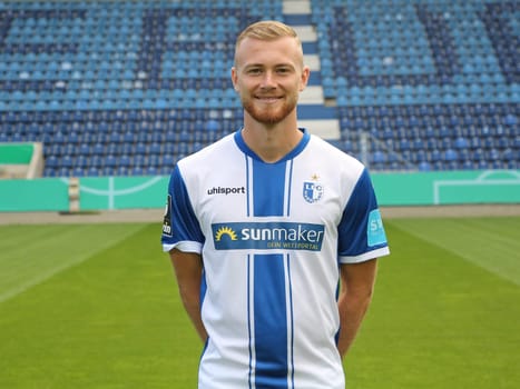 deutscher Fußballer Korbinian Burger 1.FC Magdeburg DFB 3.Liga Saison 2020-21
