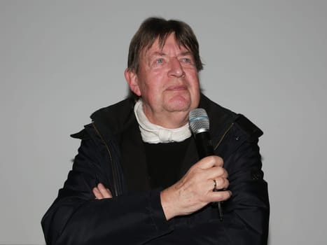 deutscher Schauspieler Jörg Gudzuhn bei einer Veranstaltung am 15.02.2023 im Moritzhof Magdeburg