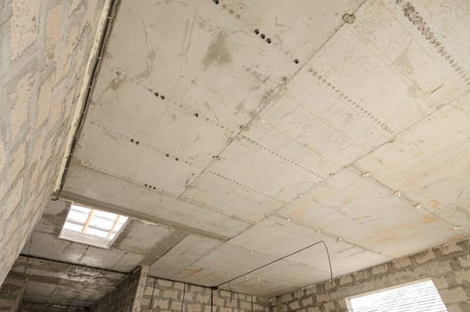 Construction of an individual residential building, monolithic interfloor reinforced concrete floor with an opening